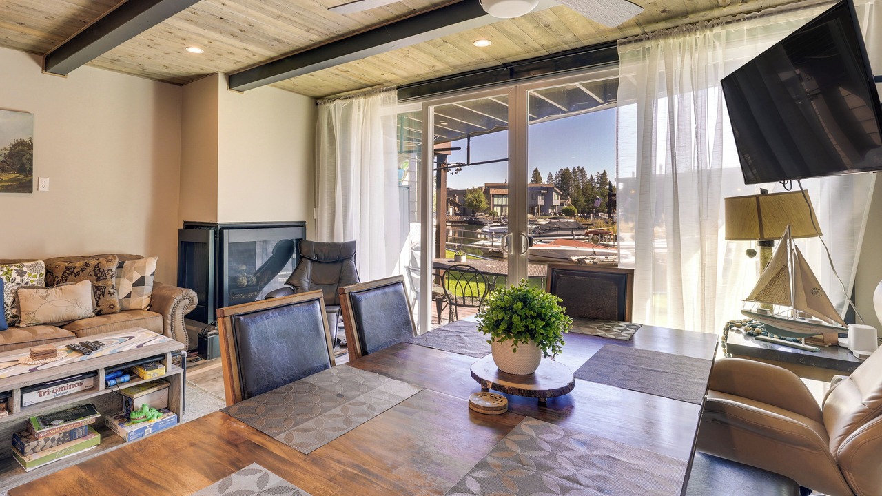 Photo of Livingroom in Tahoe Keys