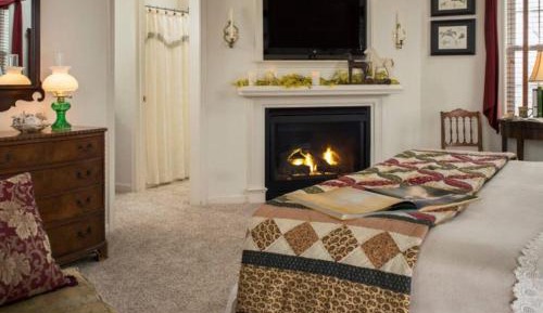 Deluxe King Room with Fireplace