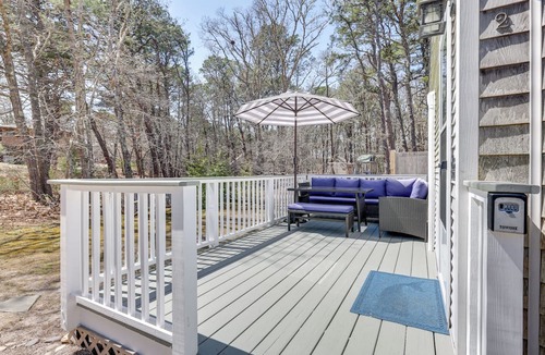 Wellfleet Cottage | 2 Mi to Coastline: Cozy Wellfleet Escape w/Deck