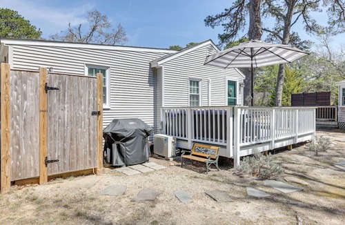 Wellfleet Cottage | 2 Mi to Coastline: Cozy Wellfleet Escape w/Deck