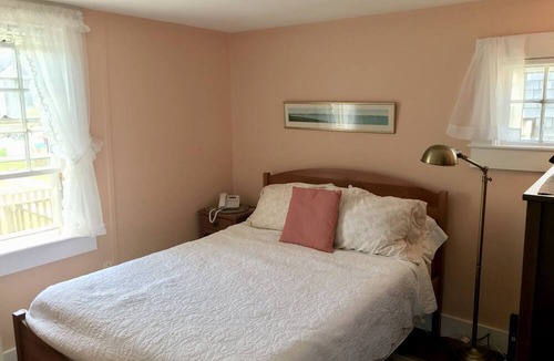 Siasconset Cottage | Sconset Cottage - Ocean Views! 8/11-8/18 with car ferry reservation option!