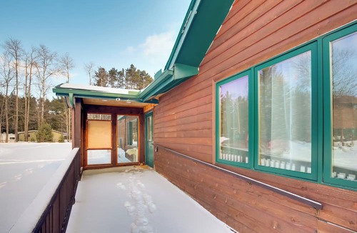Eagle River Cottage | Snowmobile & Enjoy Eagle River! Southside Lodge