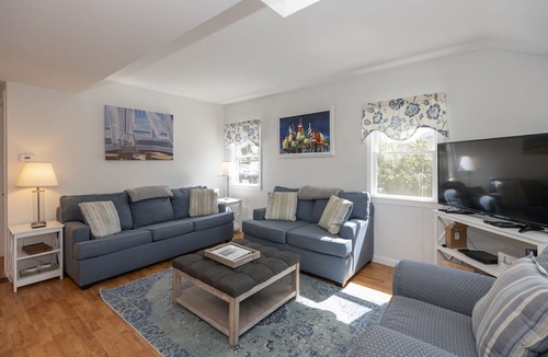 East Falmouth Cottage | PVT Beach Access + Kayak, Roof Deck, Fire Pit