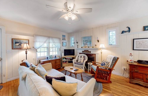 Harwich Port Cottage | Dog-friendly beach cottage on Harwich's main street with large lawn