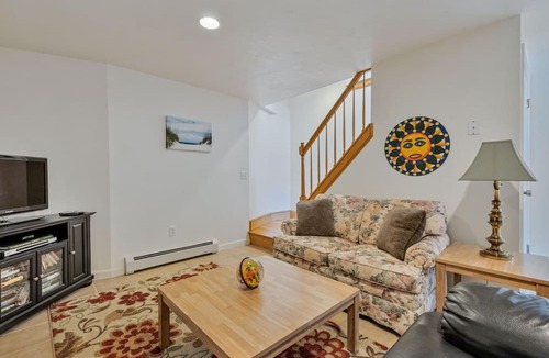 North Truro House | Enjoy Beach Plum House! Spacious 6BD Home - Near Ocean Beaches, Lots of Privacy