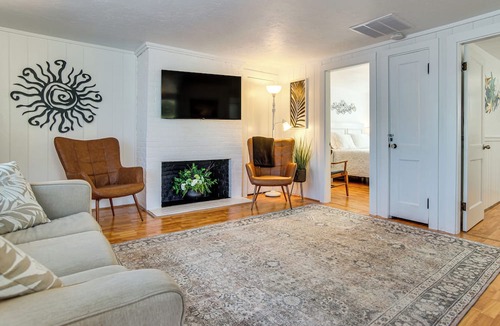 West Hyannisport Cottage | Steps to Eats & Craigville Beach! Cape Cod Cottage