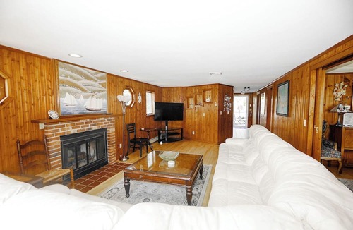 South Yarmouth House | Oceanfront Escape house on SeaView Beach, Dog-Friendly!