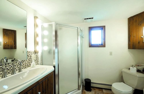 South Yarmouth House | Oceanfront Escape house on SeaView Beach, Dog-Friendly!