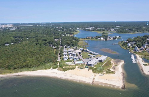 West Yarmouth Cottage | 2 Beds Walk to Baxter Beach