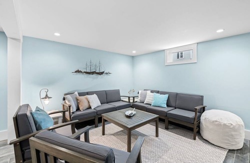 Rockport House | 4 BR Home l Walk to Beaches & Downtown l Reserved Parking & Beach Gear included