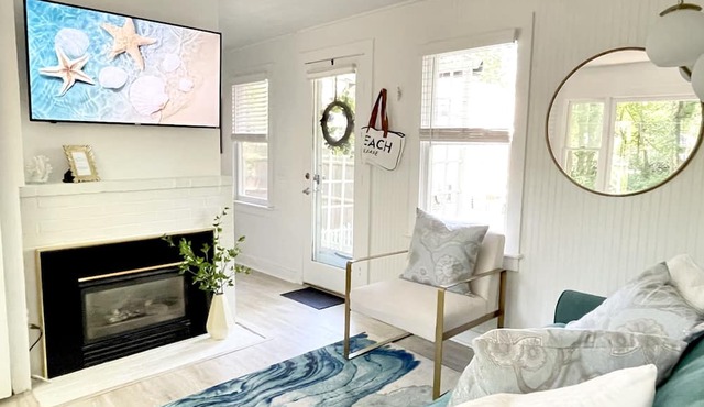 🔥Tiny House★ Walk to Village & Pond beach★ Firepit★ Gas Fireplace ★ Small Pet OK in Yarmouth