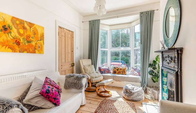 Beautifully furnished four-storey Victorian town house in the heart of the seaside town of Southsea, in Southsea
