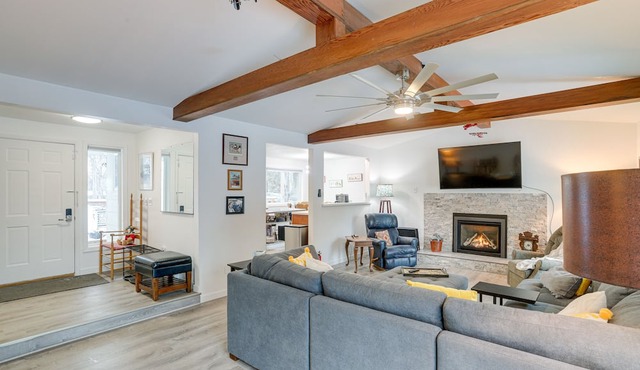 Cozy North Pole Home w/ Mountain & Aurora Views! in North Pole
