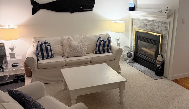 Harwich Port Summer Cottage – Walk to Nantucket Sound, Dine, and Unwind in Style in Harwich Port