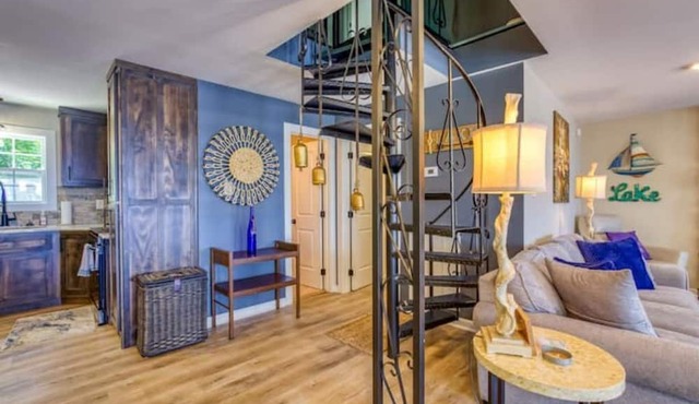 Luxury 2 Kings + 2 Queens, Lakefront Stay Near RTJ Golf Course and Game Room in Muscle Shoals