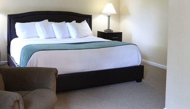 Spacious 2BR Townhouse in Morgantown for Weekend Getaway in Morgantown