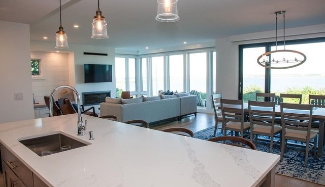 Beautiful water views! Fabulously modern, clean lines and attention to detail! in North Truro