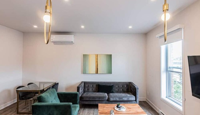 2 Bedroom Luxury in the Mile End by Denstays in Montréal