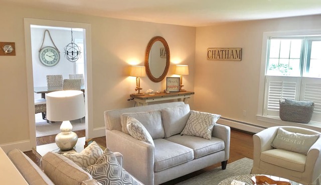 Location! Pool & Spa! 2 Primary Suites, Walk to Town, Beach, Chatham Bars Inn in Chatham