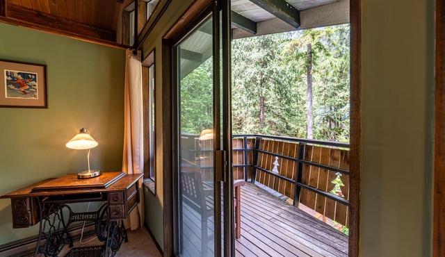 Swimming pool, pickleball, tennis, basketball courts, private hot tub, sauna. in Glacier