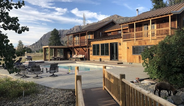 Fishing Lodge on Methow River with Pool and Hot Tub in Twisp