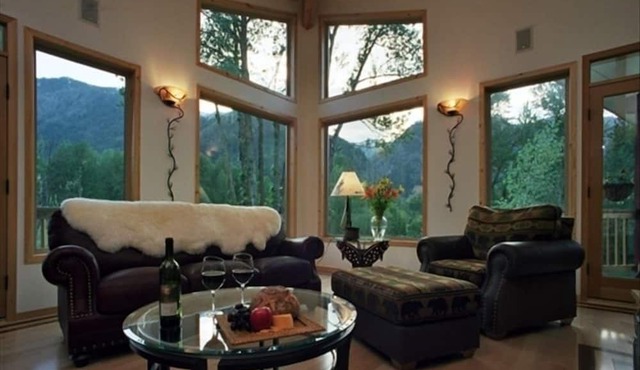 Riverdance Lodge: Best Family and Friends private Icicle River Fun Getaway! in Leavenworth