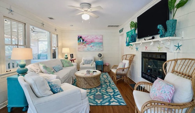 Salty Mermaid Cottage, PRIVATE Heated Pool + Hot Tub Cabana, Walk to Beach in Tybee Island