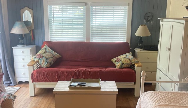Great Location, Beach 4 minutes walk, Large Patio and Parking for one vehicle. in Dennis