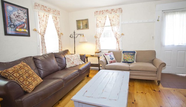 Martha's Vineyard 1BR, Pets Ok, 10 Min walk to beach or Edgartowns shops! in Edgartown