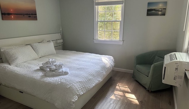 4 bdrm/2 ba house in West Falmouth, 1 mi to Old Silver Beach in Falmouth