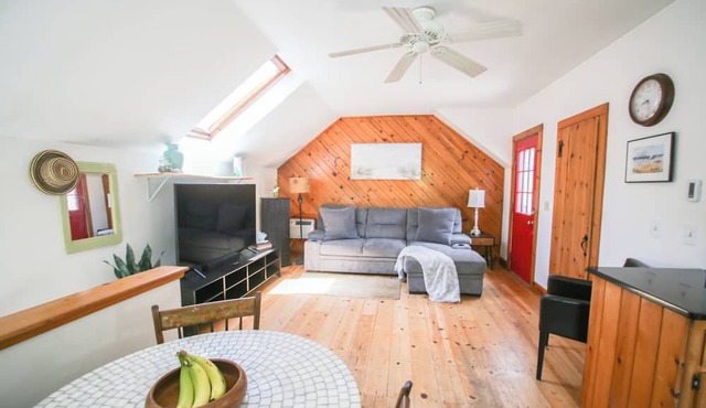 Charming Cape Cod Cottage Steps from the Ocean- Escape & Relax in a Hidden Haven in Barnstable