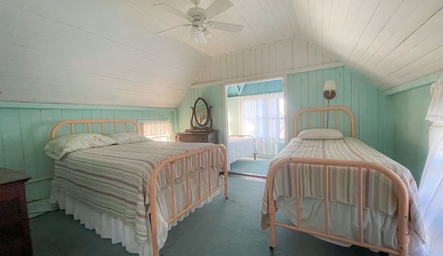 6 Beds! Walk to Beach, Ferry, Ocean Park and OB! in Oak Bluffs