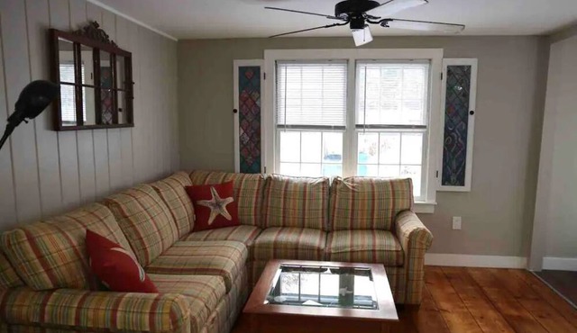 Fido friendly Walk to Red River Beach - Sleeps 20 - Hot tub - Bring your boat! in Harwich