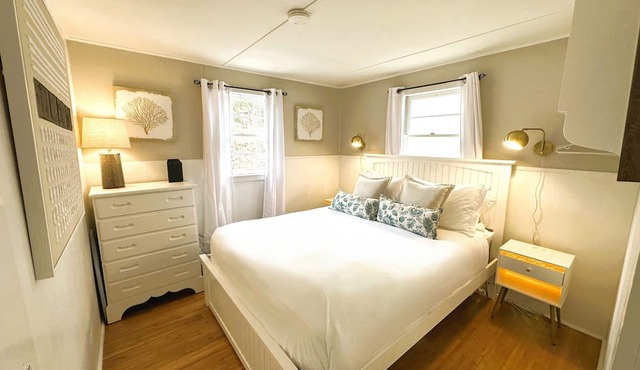 Pondside/Kayak/Firepit/Dog Friendly~Willow Haven in Eastham