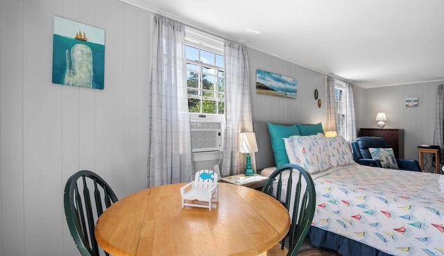 Studio, Walk to Nauset Beach! in Orleans