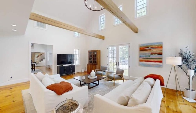 Historic 6 Bedroom/6 Bath Home with Saltwater Pool in Dennis