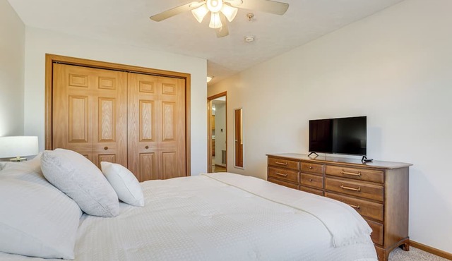3 Mi to WVU: Condo w/Deck in Morgantown in Morgantown