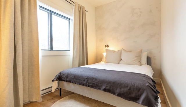 HOMA-Comfort&Style-1BR-Spacious-Natural Light-FeelHome-A/C-SelfCheckIn-Metro in Montréal