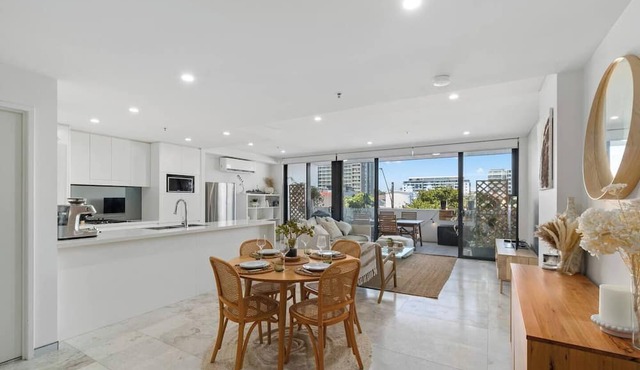 Crown Beach Escape Stylish Comfort by the Sea in Wollongong
