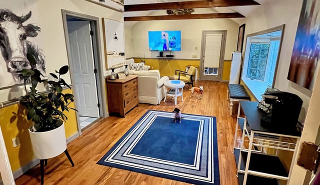 Dennisport! Walk to 3 Public Beaches! Charming 4-bedroom 3 bath House with AC in Dennis