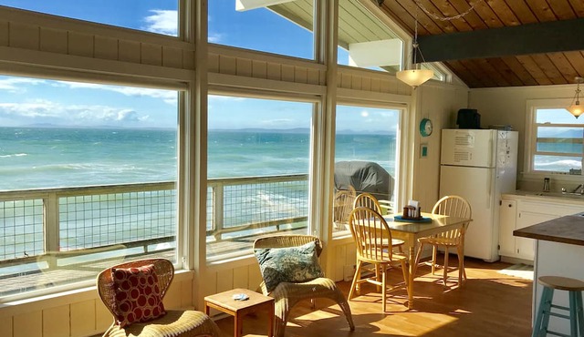 Sunset Beach Haven; Seriously Waterfront-"It's Like Living on a Boat", Whidbey in Oak Harbor