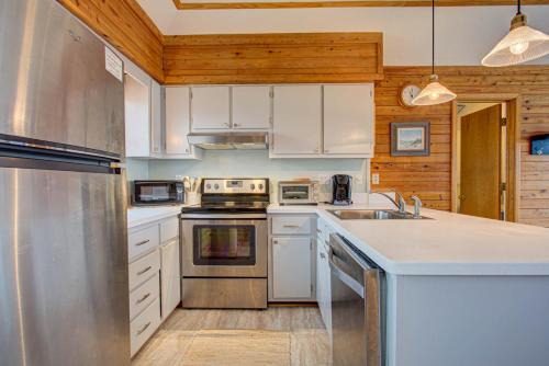 2048 - Coral Cove Cottage in Duck
