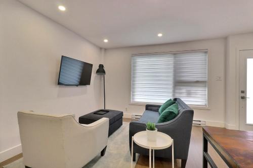 Home away from home, 2 BDRs near metro,8 mins to DT in Montreal