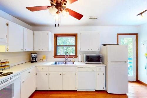Guest House at Firefly Ridge in Leicester