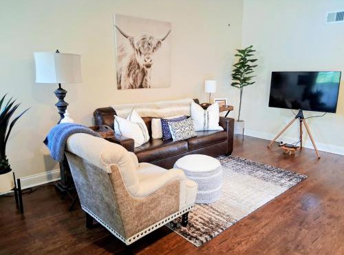 Townhouse Retreat with Cozy Deluxe Suite Morgantown in Morgantown