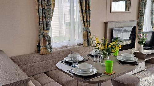 Hayling Island Holiday Park Holiday Home Sleeps 4 in South Hayling