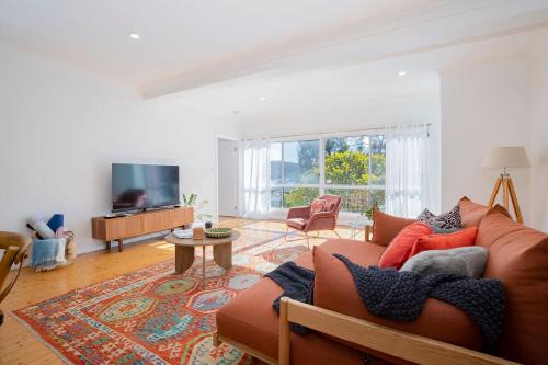 Serena Cottage - Sunlit Escape by Woy Woy Bay Wharf in Woy Woy