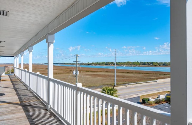 Marshwinds 1K! River & Marsh Views Screen Porch, Short Distance to Beach in Folly Beach