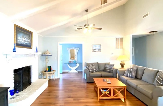 Cozy, Yet Spacious Family Beach Home w/Private Pool! Only a Short Walk to Beach! in Isle Of Palms